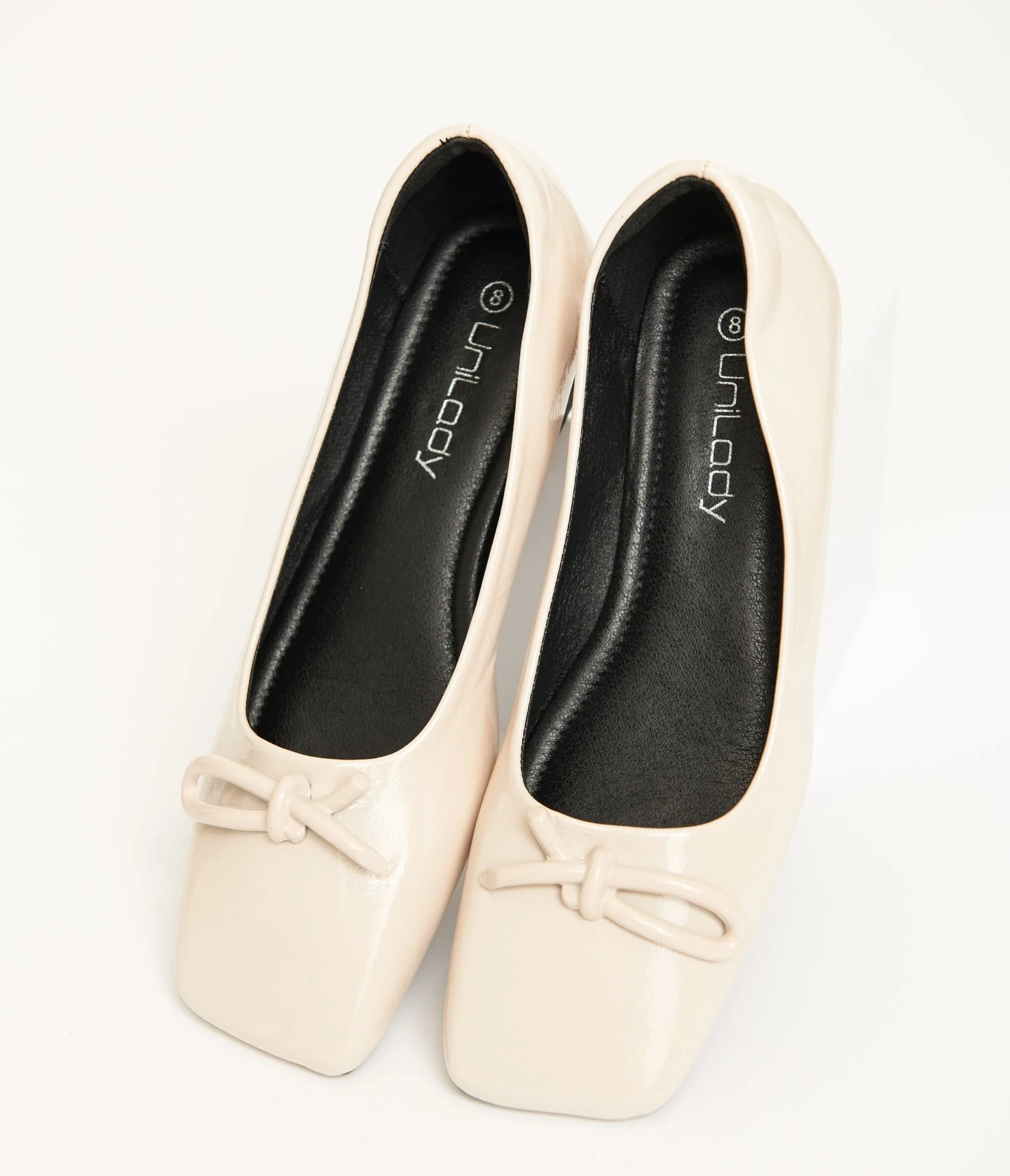 1960s Beige Bow Patent Leatherette Flats - Image 3