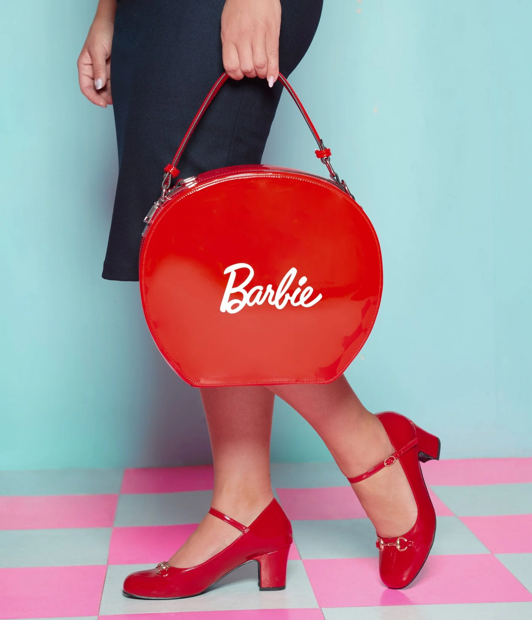 Barbie x Unique Vintage 1950s Red Leatherette Commuter Set Circle Bag - Image 4