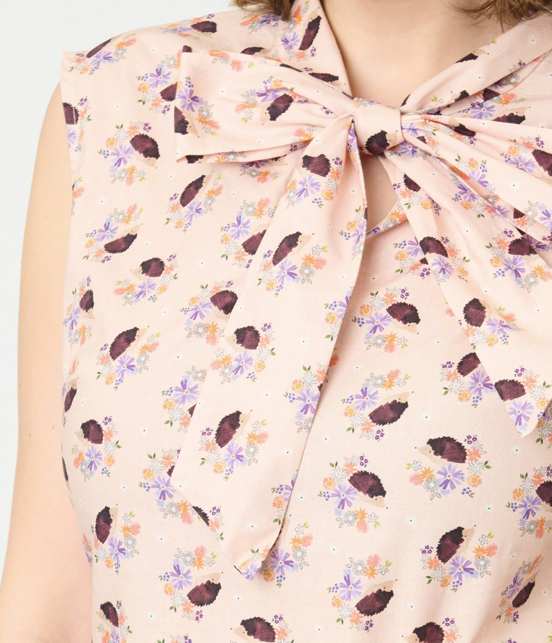 Retrolicious Peach Hedgehog Cotton Bow Blouse - Image 4