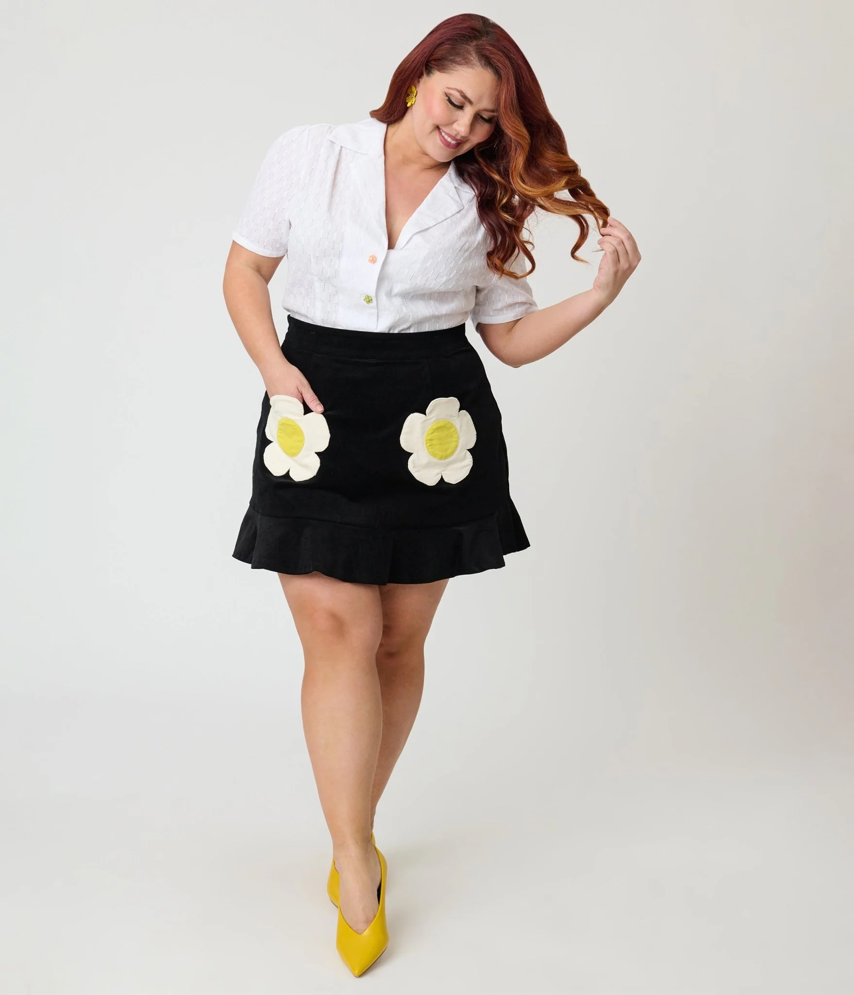 Smak Parlour Plus Size Black Daisy Pocket Cotton Flounce Mini Skirt - Image 4