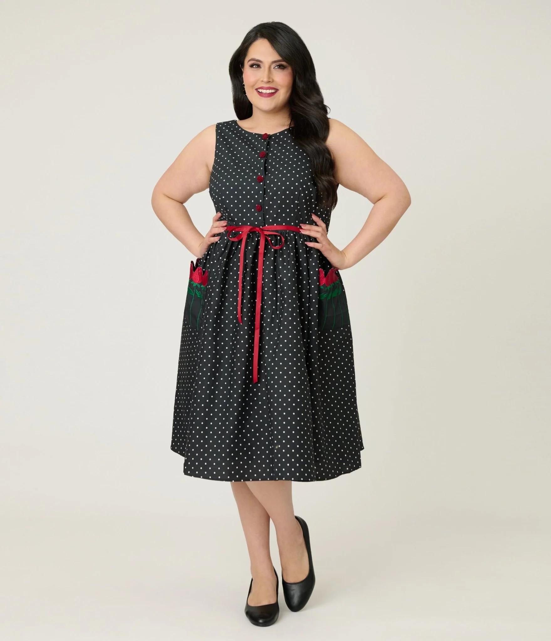 Smak Parlour Plus Size Black Pin Dot Rose Sleeveless Swing Dress - Image 4