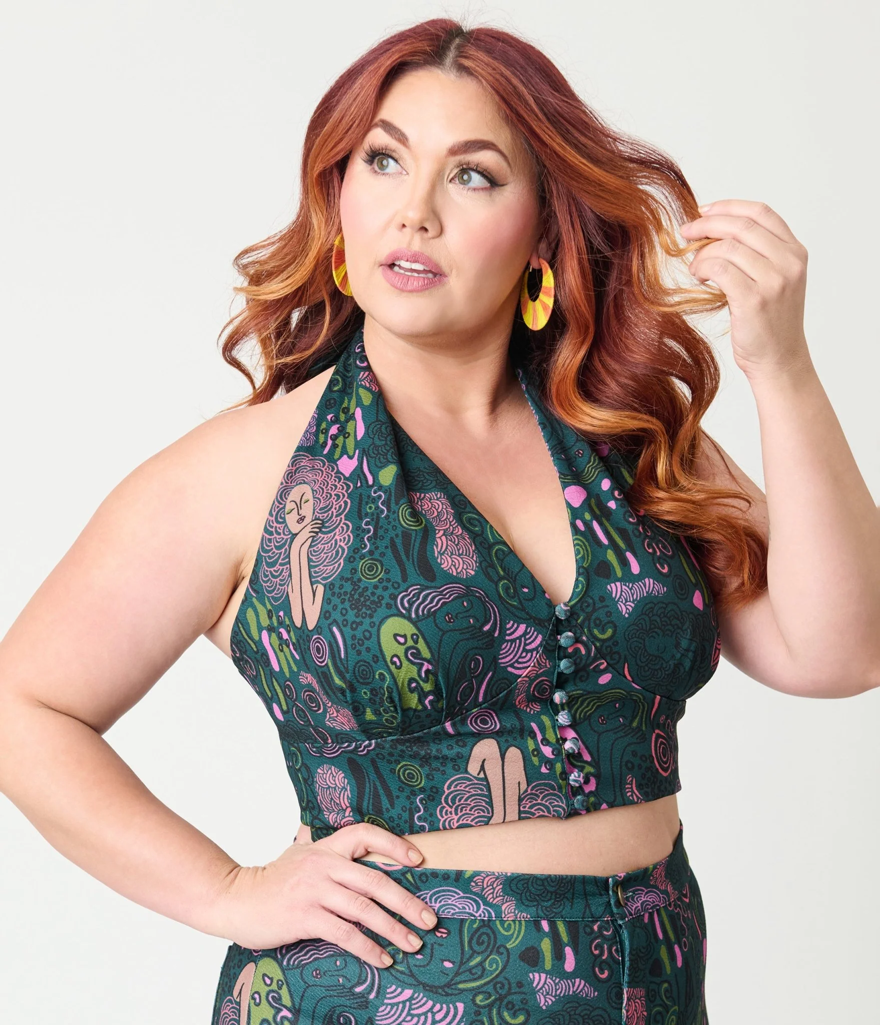 Smak Parlour Plus Size Green & Mannequin Doodle Feelin Groovy Crop Top - Image 3