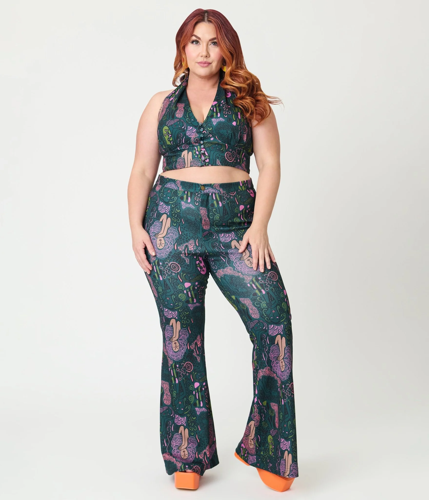 Smak Parlour Plus Size Green & Mannequin Doodle Feelin Groovy Crop Top - Image 4