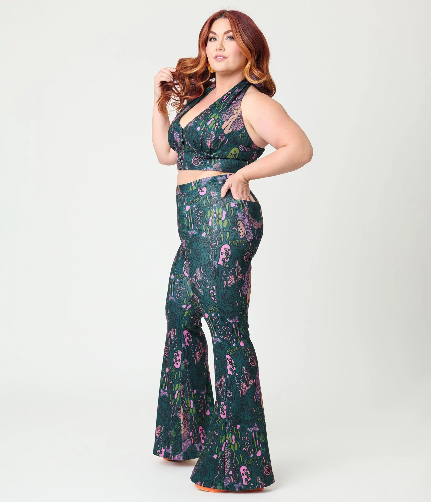 Smak Parlour Plus Size Green & Mannequin Doodle Find Your Flare Pants - Image 4