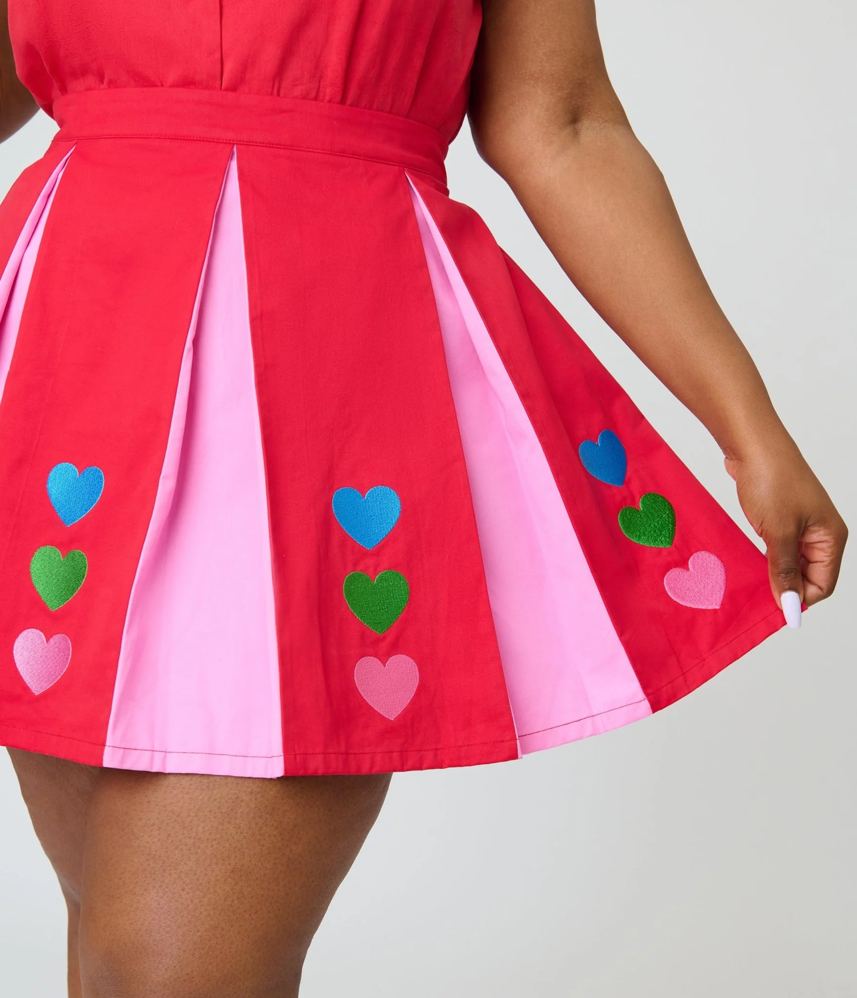 Smak Parlour Plus Size Red & Pink Rainbow Heart Pleated Mini Skirt - Image 3