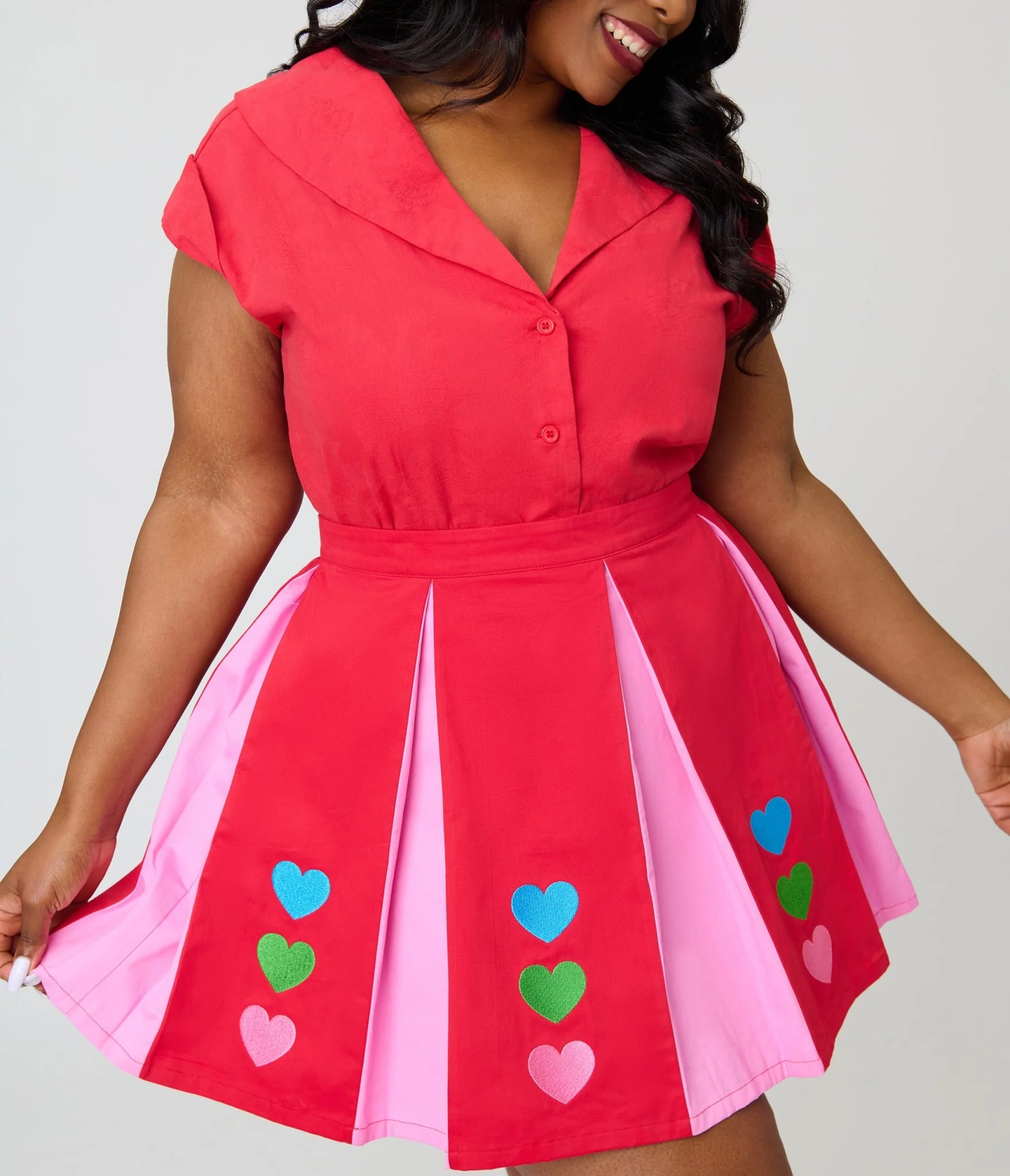 Smak Parlour Plus Size Red & Pink Rainbow Heart Pleated Mini Skirt - Image 4