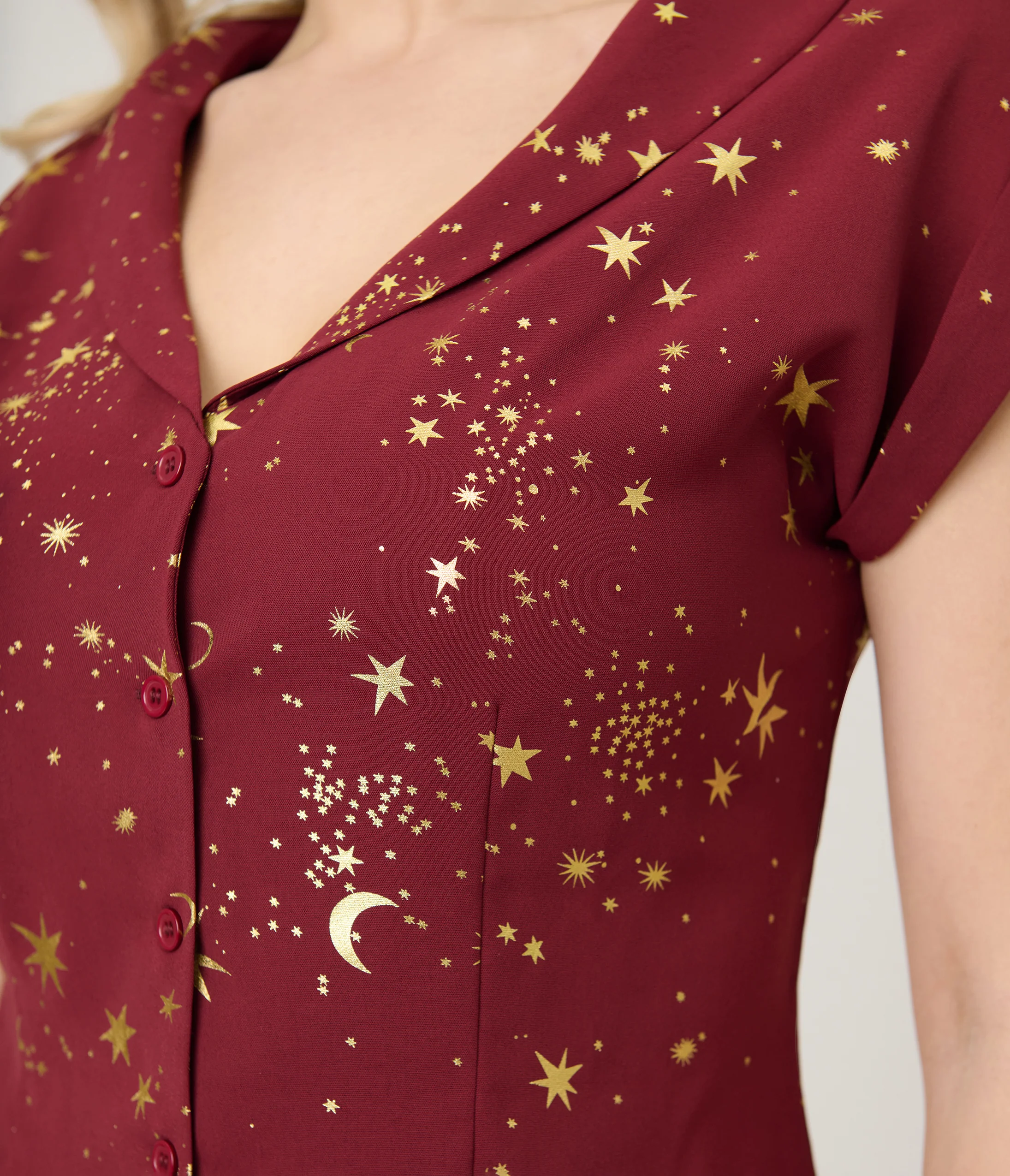 Unique Vintage Burgundy & Gold Star Twill Sleeveless Blouse - Image 2