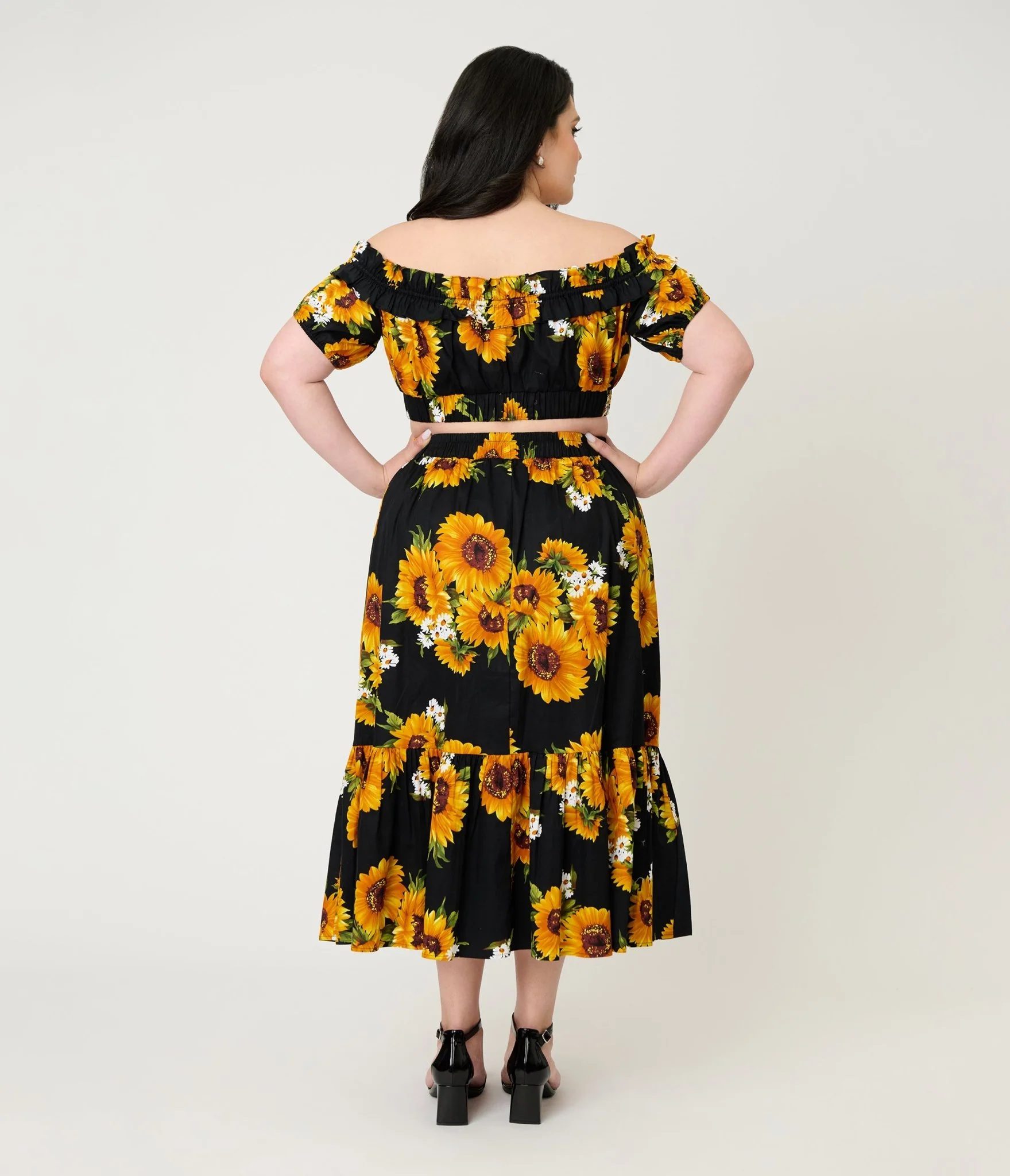 Unique Vintage Plus Size Black Sunflower Tiered Midi Skirt - Image 3