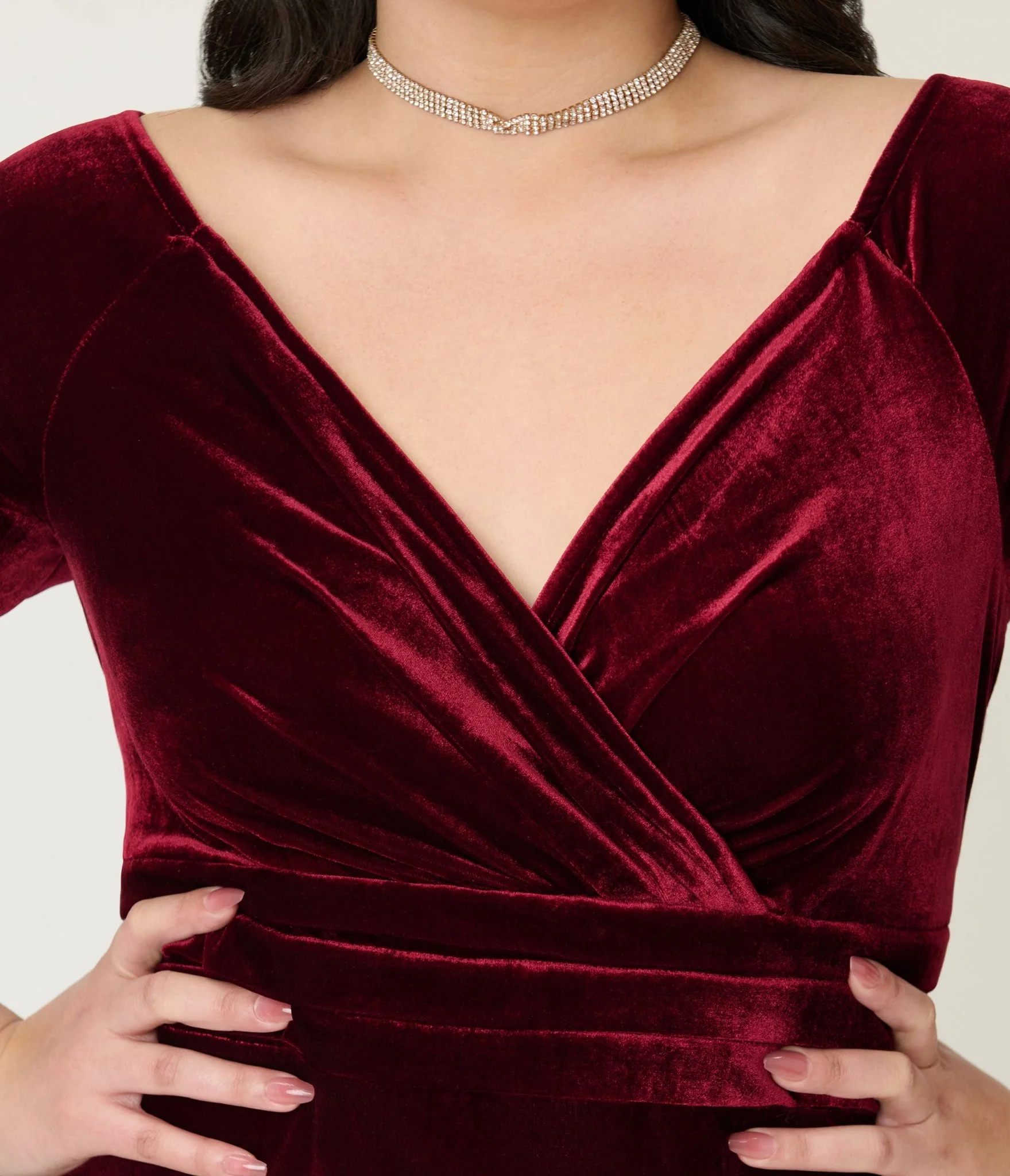 Unique Vintage Plus Size Burgundy Velvet Off the Shoulder Surplice Pencil Dress - Image 4