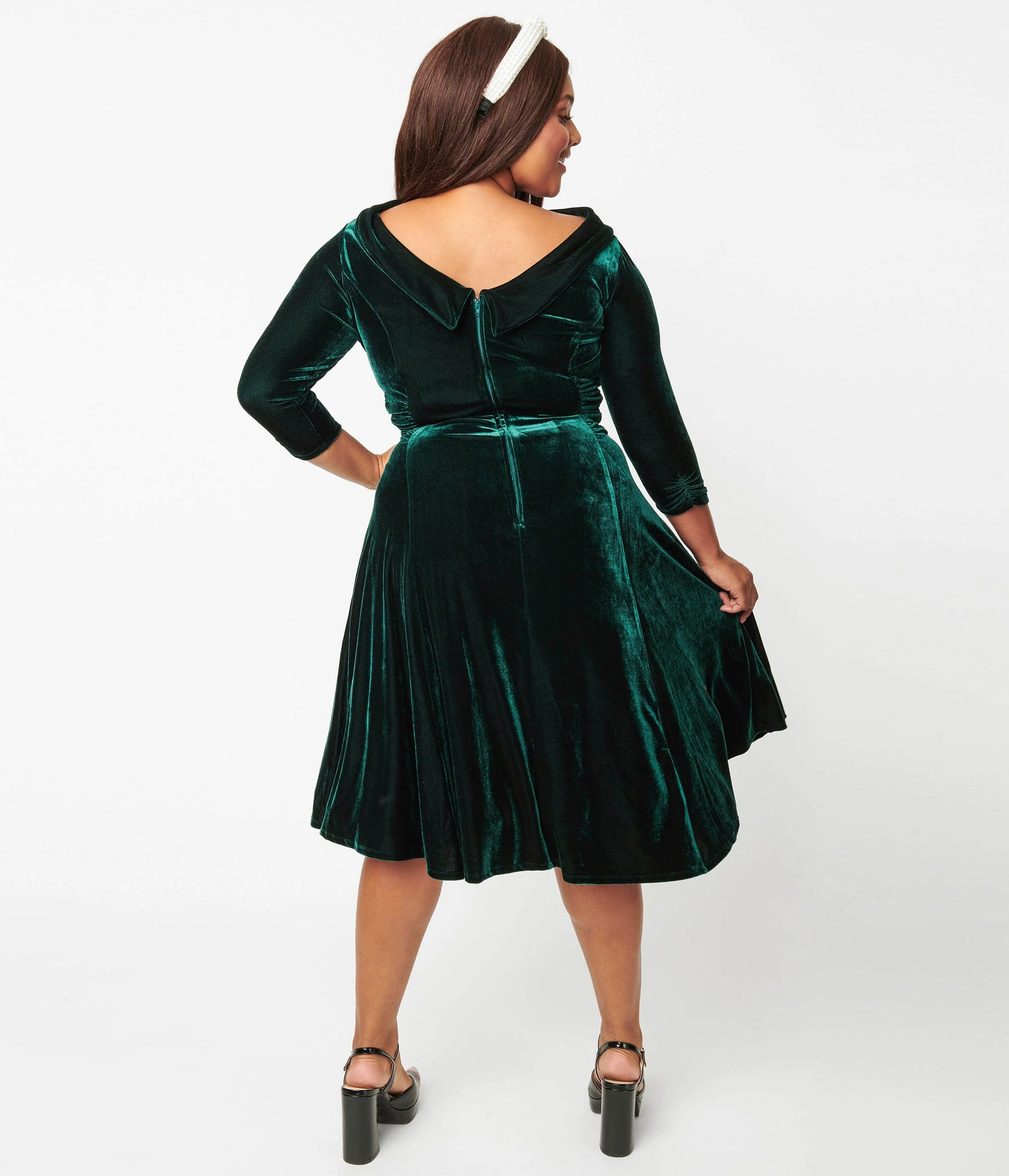 Unique Vintage Plus Size Emerald Velvet Nicola Swing Dress - Image 2
