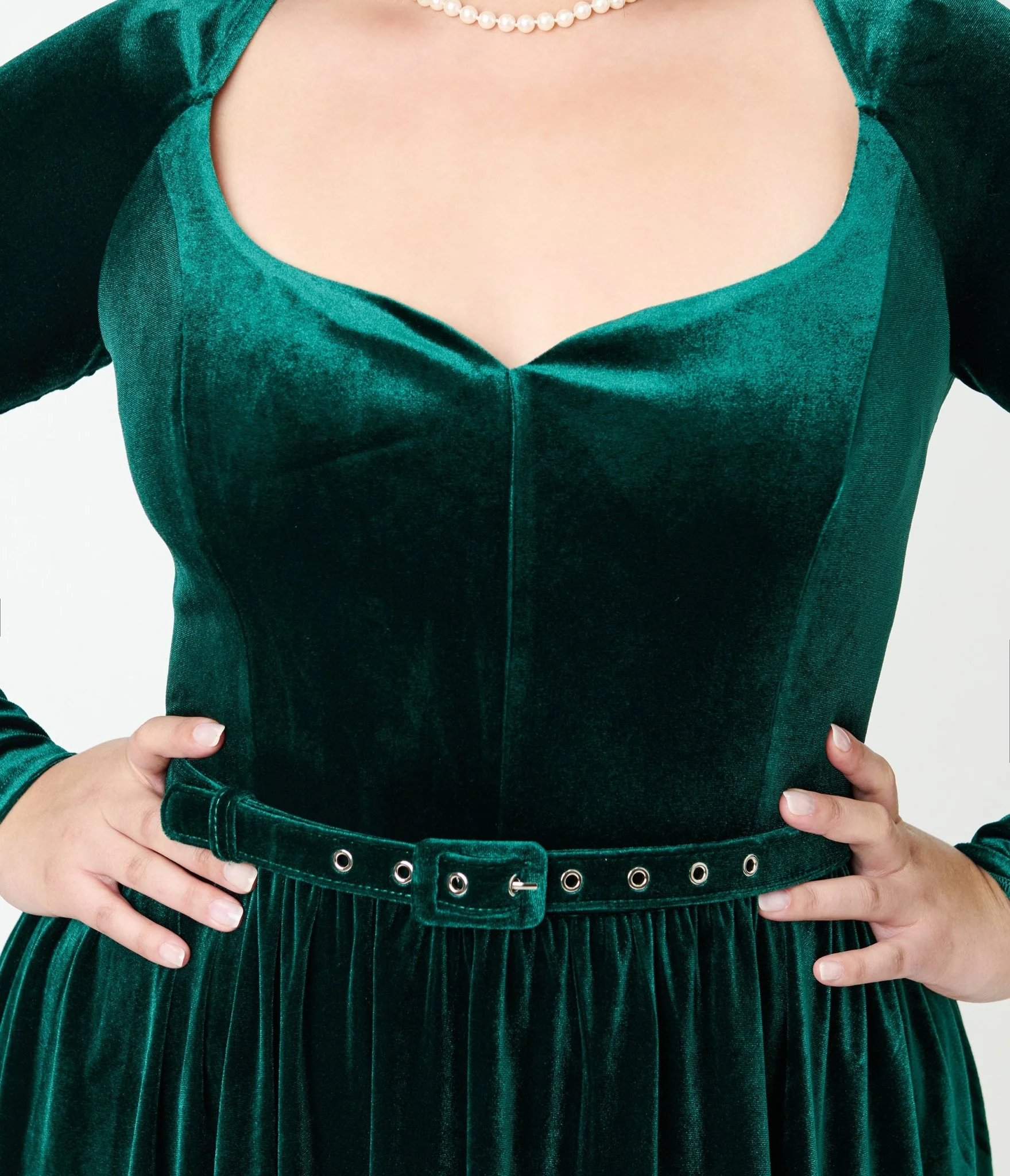 Unique Vintage Plus Size Emerald Velvet Sweetheart Swing Dress - Image 4