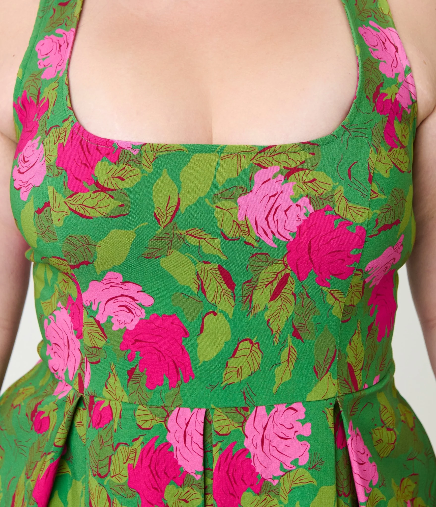 Unique Vintage Plus Size Green Vintage Rose Square Neck Pleated Swing Dress - Image 5