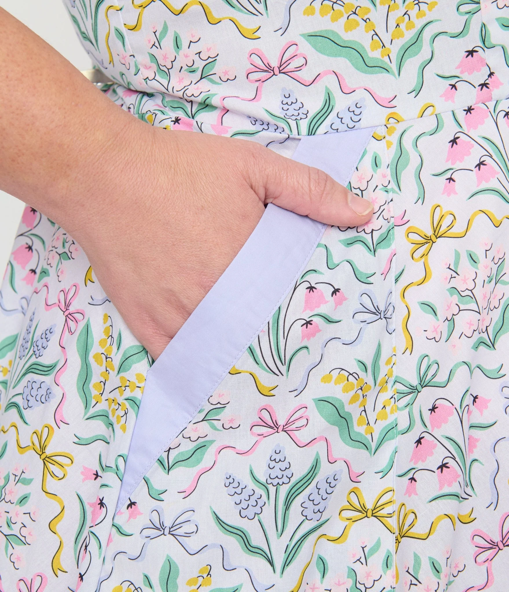Unique Vintage Plus Size Spring Bouquet Cotton Shirt Dress - Image 4
