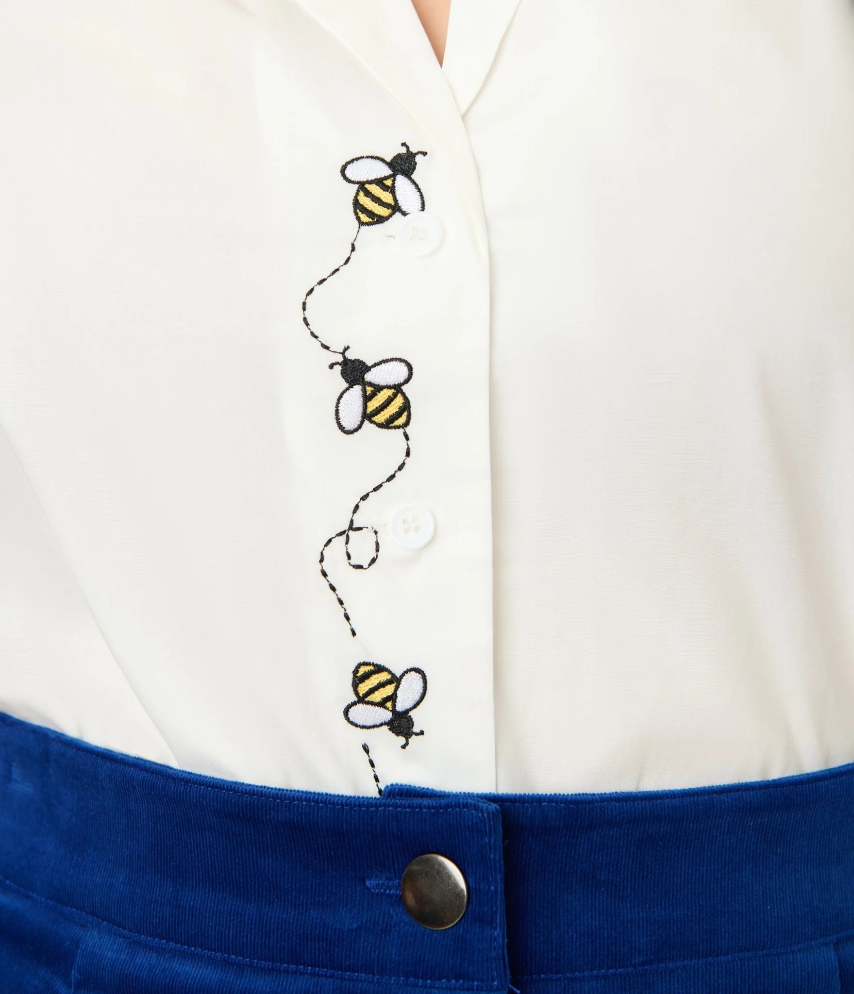 Unique Vintage Plus Size White & Bee Embroidered Notch Collar Blouse - Image 5