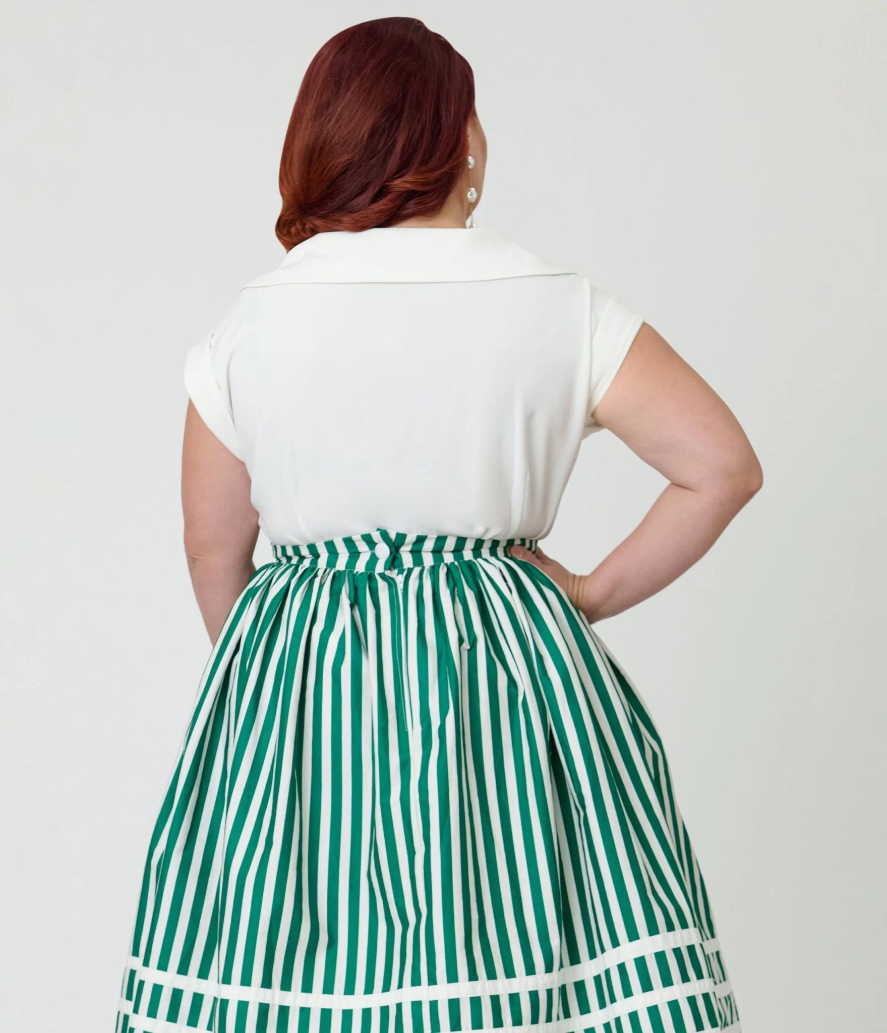 Unique Vintage Plus Size White Twill Sleeveless Blouse - Image 2