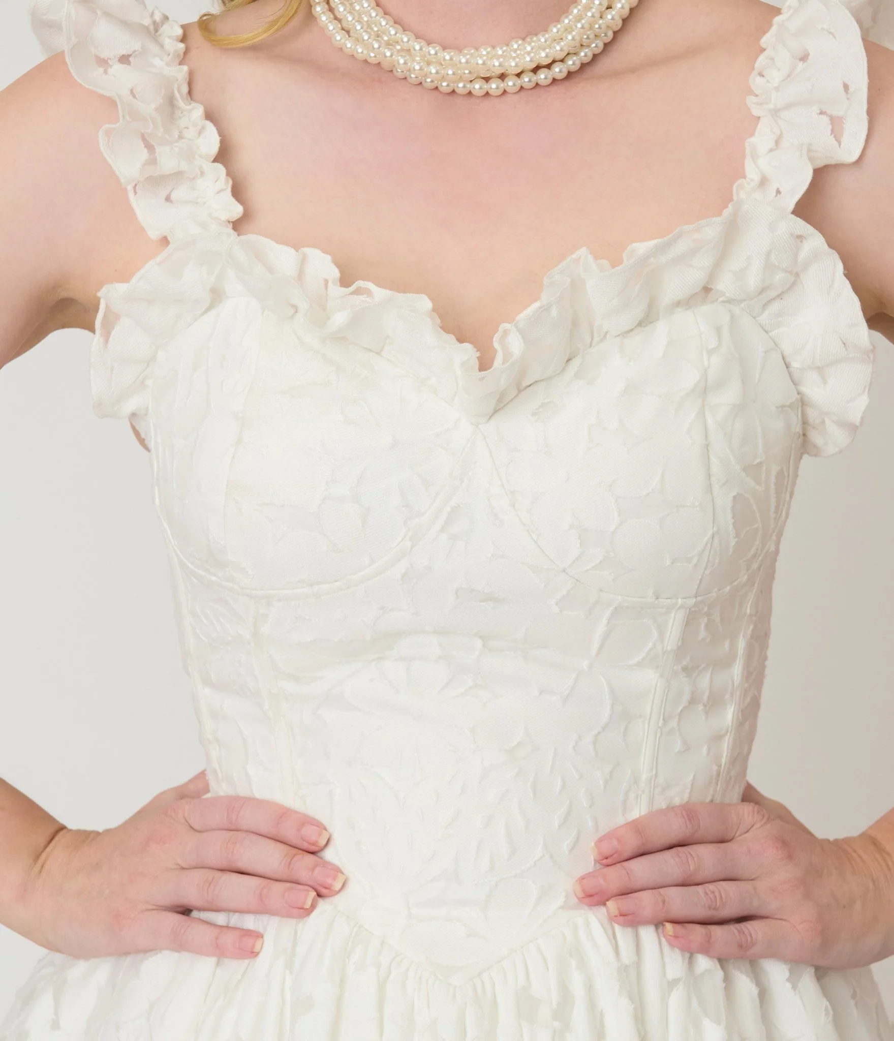 Unique Vintage White Jacquard Floral Tea Length Dress - Image 5
